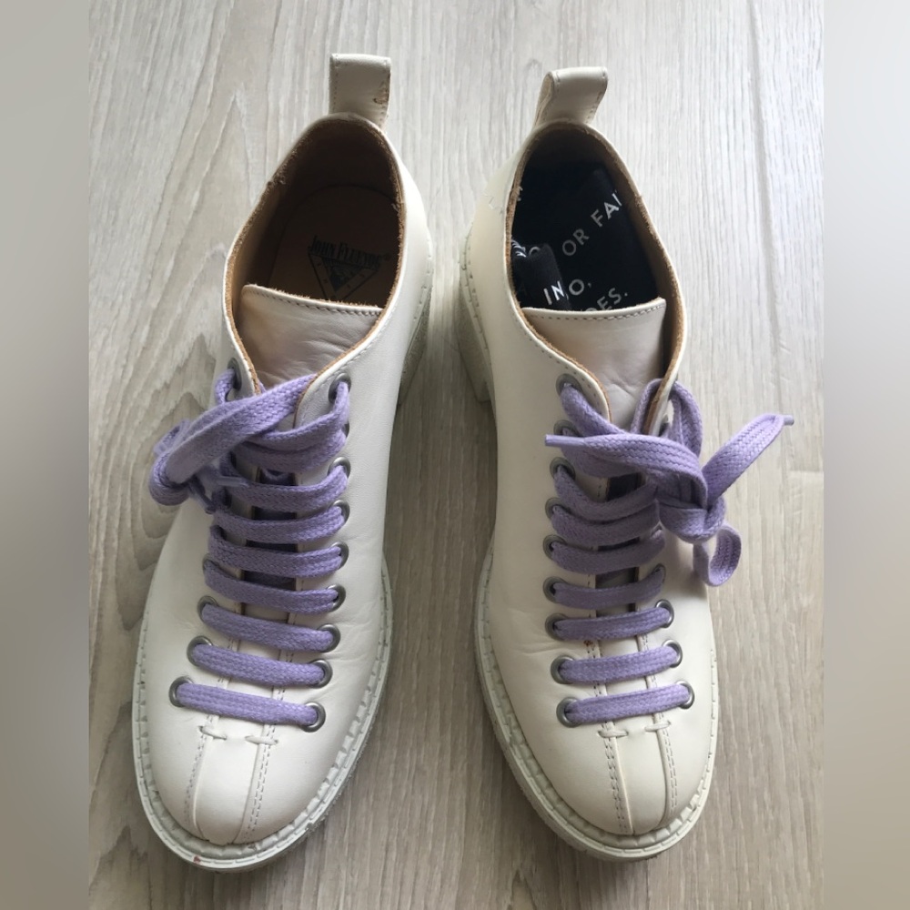 FLUEVOG- White leather heeled booties size 8.5